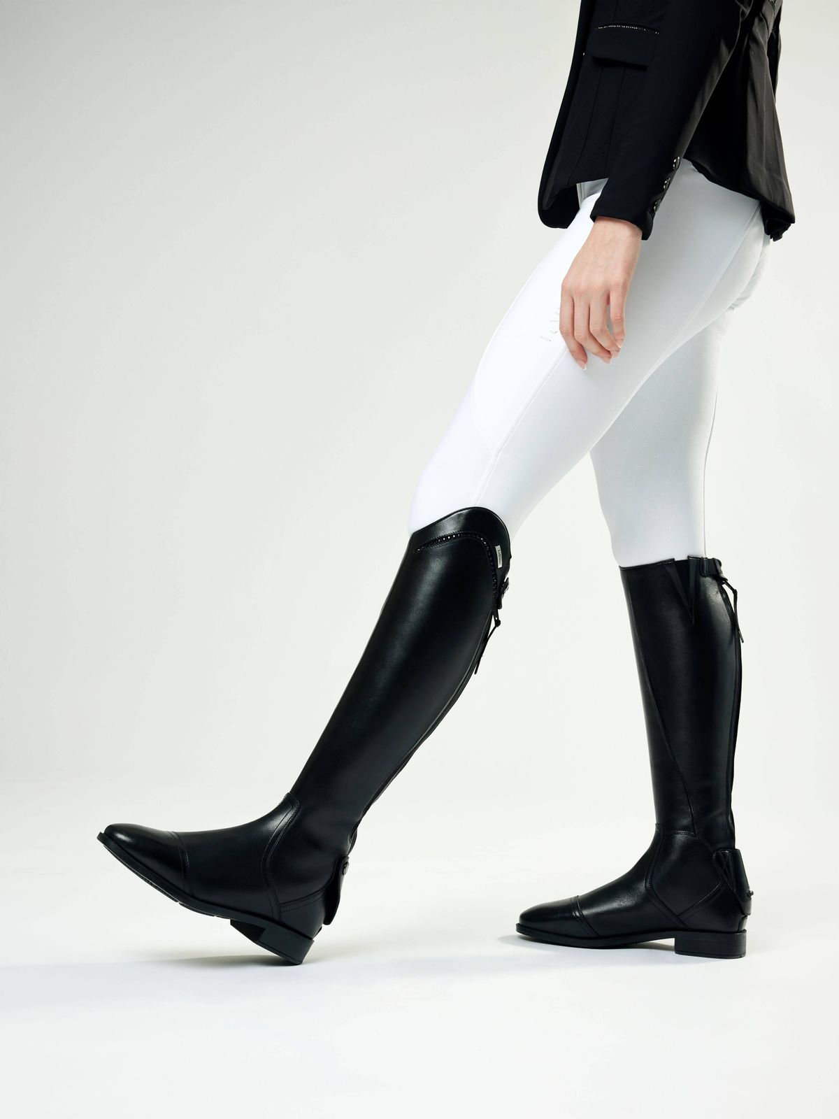 Equestrian Competition Ready: Blazer, Breeches, and Riding Boots Equestrian Competition Ready: Blazer, Breeches, and Riding Boots โ Riding Boots Outfits