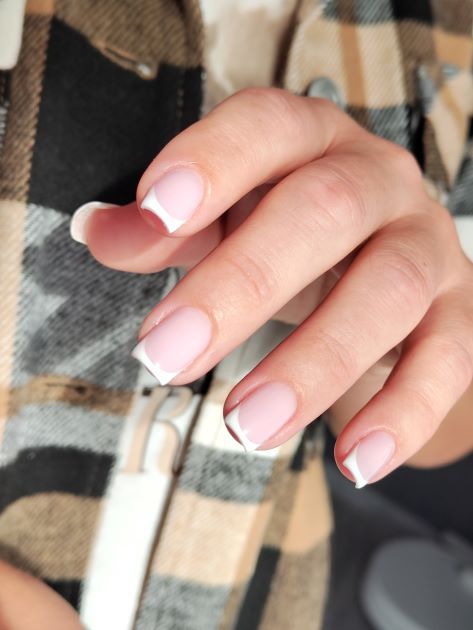 One Hand Close-Up Visual Idea One Hand Close-Up Visual Idea β Winter French Tip Nails