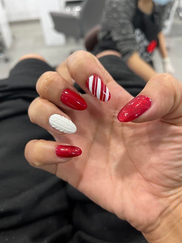 Knit Pattern Candy Cane Almond Nails Knit Pattern Candy Cane Almond Nails β Christmas Nail Trends 2026