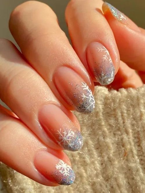 Pinkish Silver Glitter Ombre Snowflakes Pinkish Silver Glitter Ombre Snowflakes β Winter Nail Art