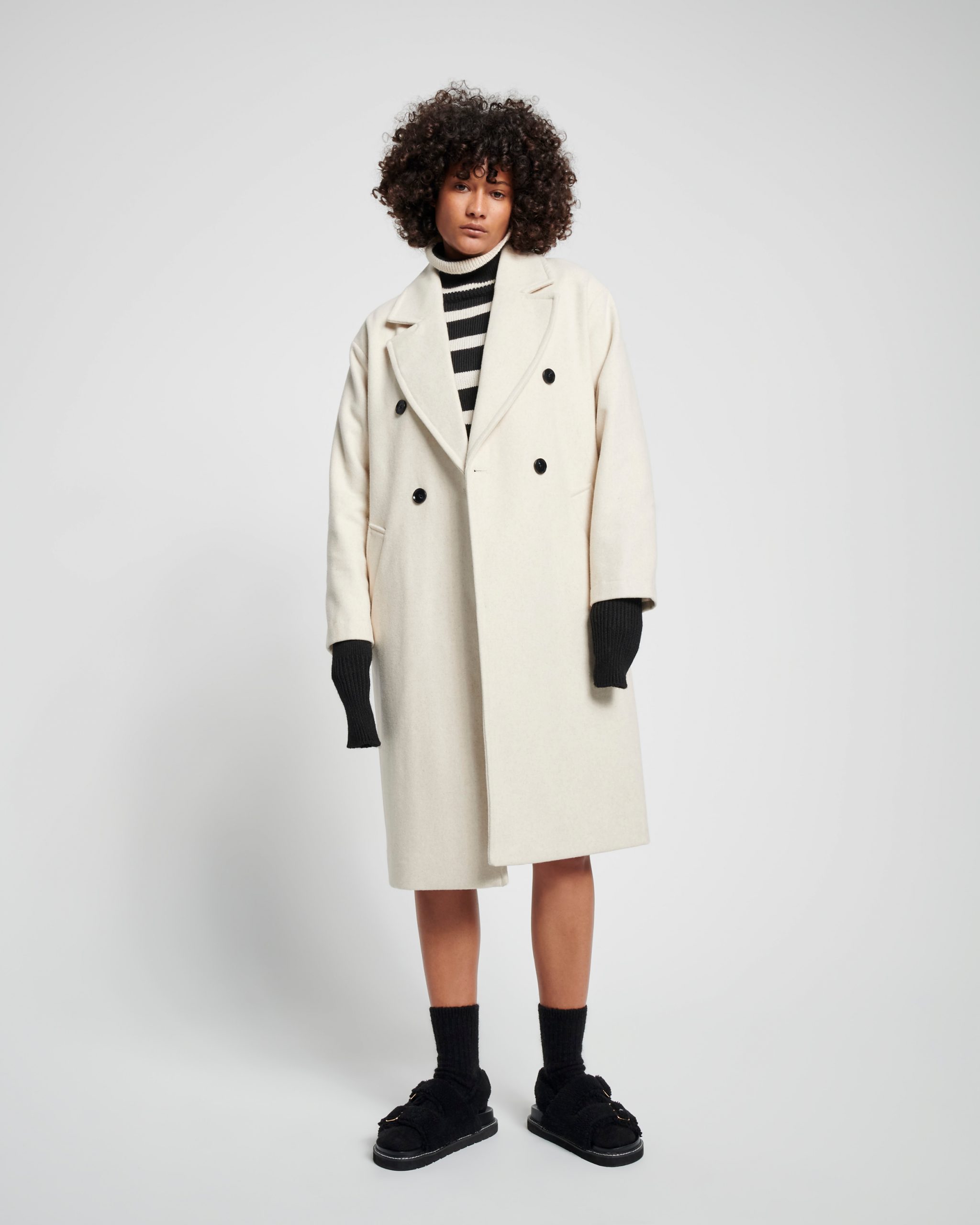 Cream Double-Breasted Coat with Layered Tops Cream Double-Breasted Coat with Layered Tops β Long Coat Outfits