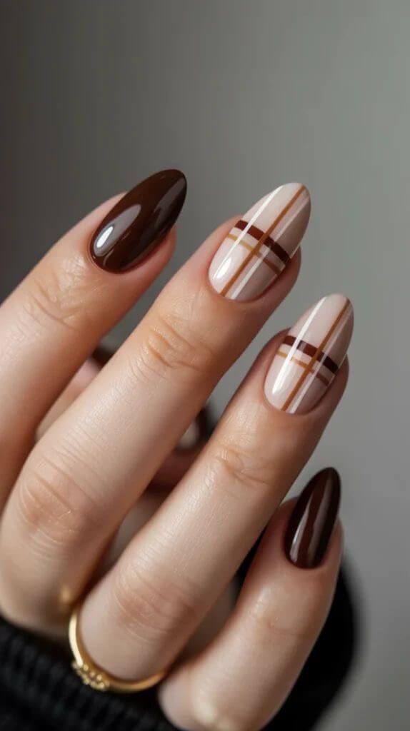 Plaid Pattern On Accent Nails Visual Idea Plaid Pattern On Accent Nails Visual Idea โ Fall to Winter Nails