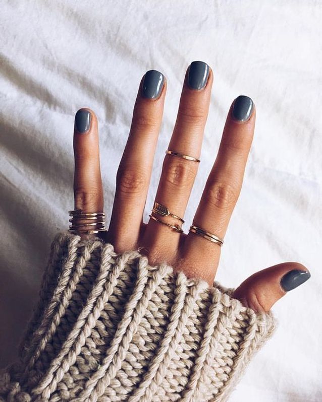Cozy Medium Gray with a Sweater — Winter Gray Nails