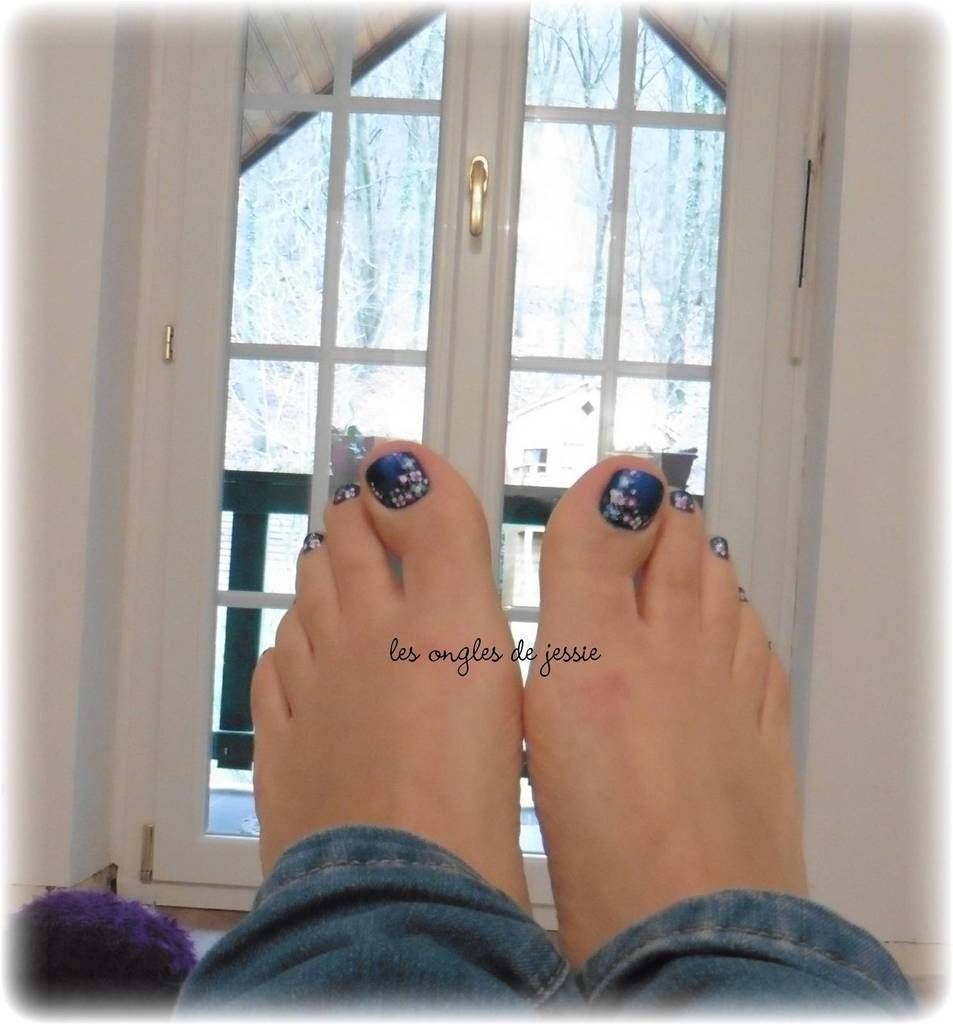 Winter Snowflake French Tips — Winter Toe Nails