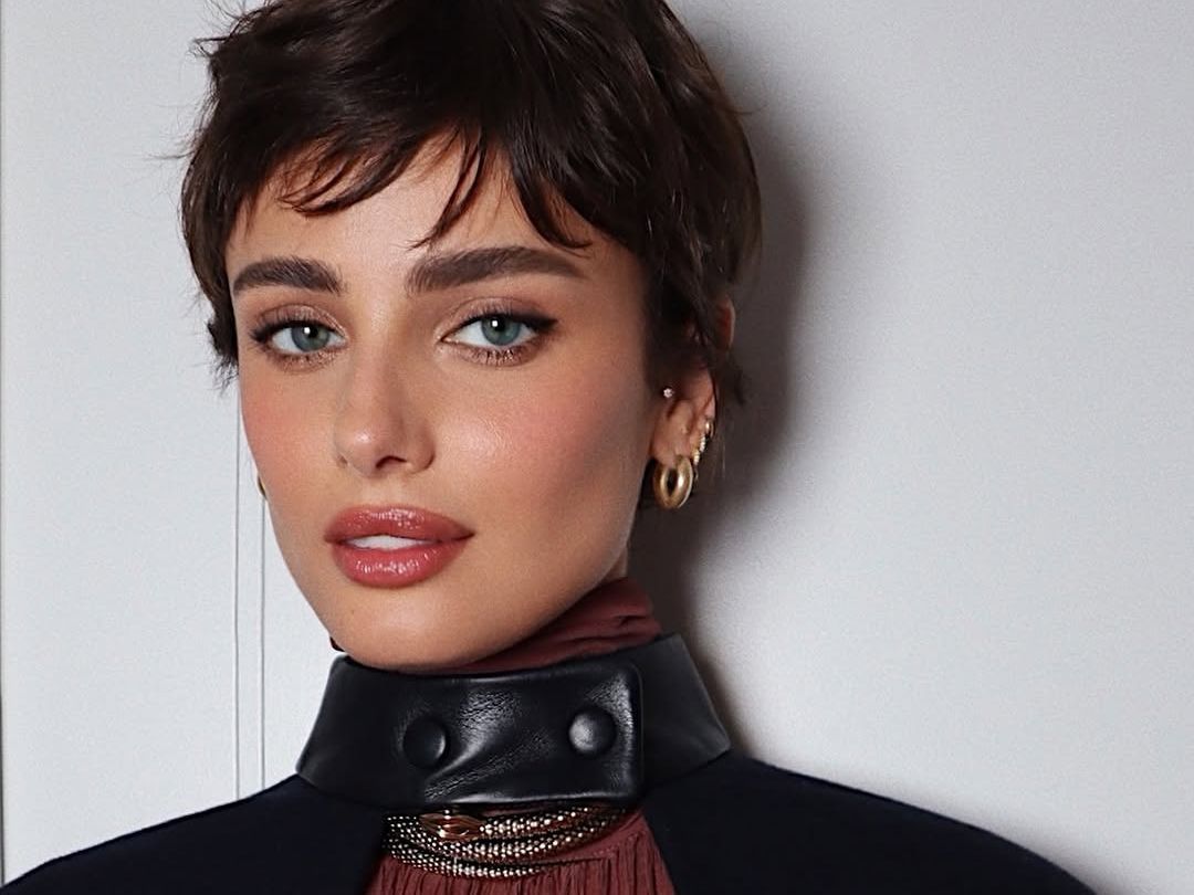 Textured Dark Brown Pixie With Piecey Bangs Textured Dark Brown Pixie With Piecey Bangs β Winter Haircuts for Women