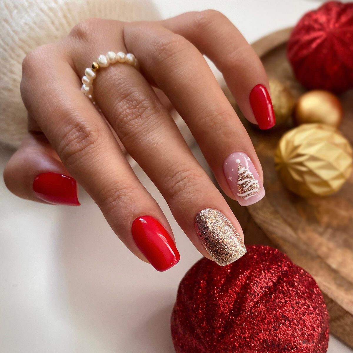 Short Square Red with Gold Glitter Tree Short Square Red with Gold Glitter Tree β Red and Gold Christmas Nails 2026
