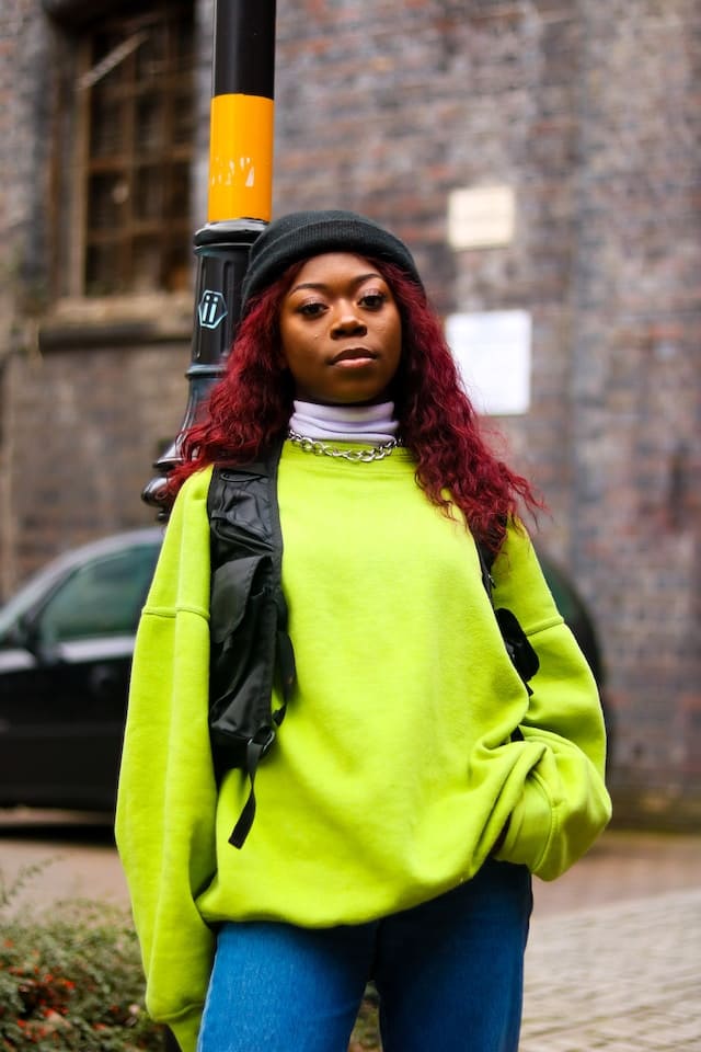 Streetwear Ready with a Black Beanie and Bright Sweatshirt Streetwear Ready with a Black Beanie and Bright Sweatshirt β Beanie Outfits