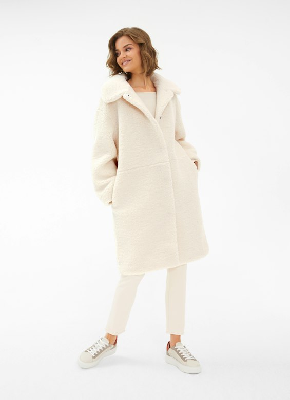 Casual Outfit Idea — Teddy Coat Outfits