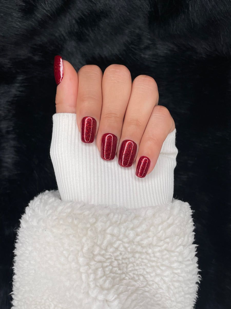 Metallic Cat-Eye Red Nails Metallic Cat-Eye Red Nails β Short Christmas Square Nails 2026