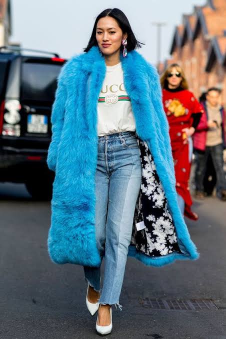 Straight-Leg Jeans with a Bright Blue Faux Fur Coat Straight-Leg Jeans with a Bright Blue Faux Fur Coat β Winter Outfits with Jeans