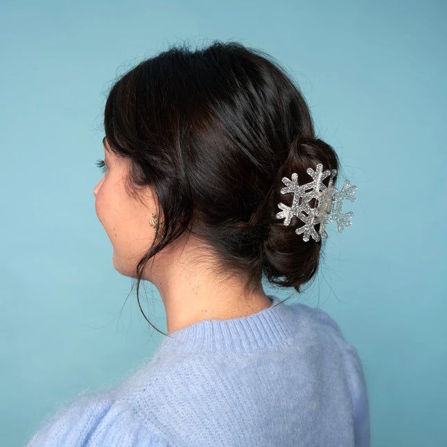 Low Bun With Snowflake Clip Low Bun With Snowflake Clip β Cute Winter Hairstyles
