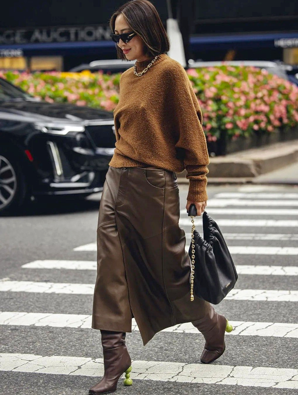 Comment Porter la Jupe Marron ? - Tendances de Mode