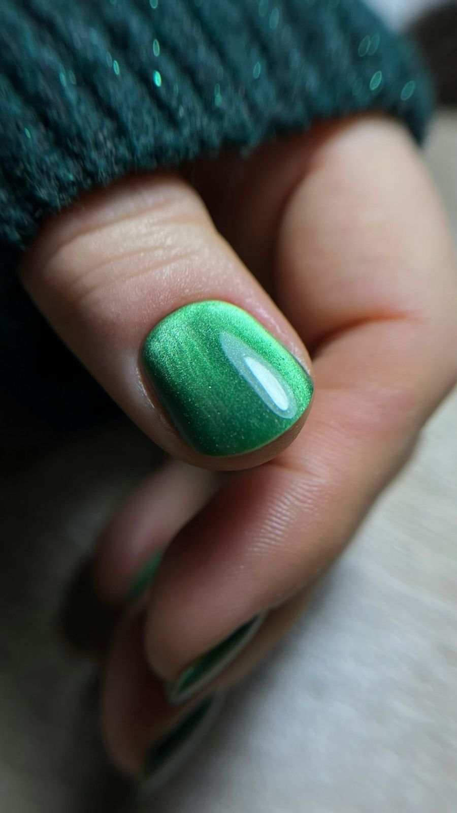 Short Oval Emerald Cat Eye — Emerald Green Nails