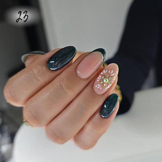 Nouveaux looks ongles : ce qui est in et ce qui est out ! β¨π
π https://l.doctissimo.fr/9kT