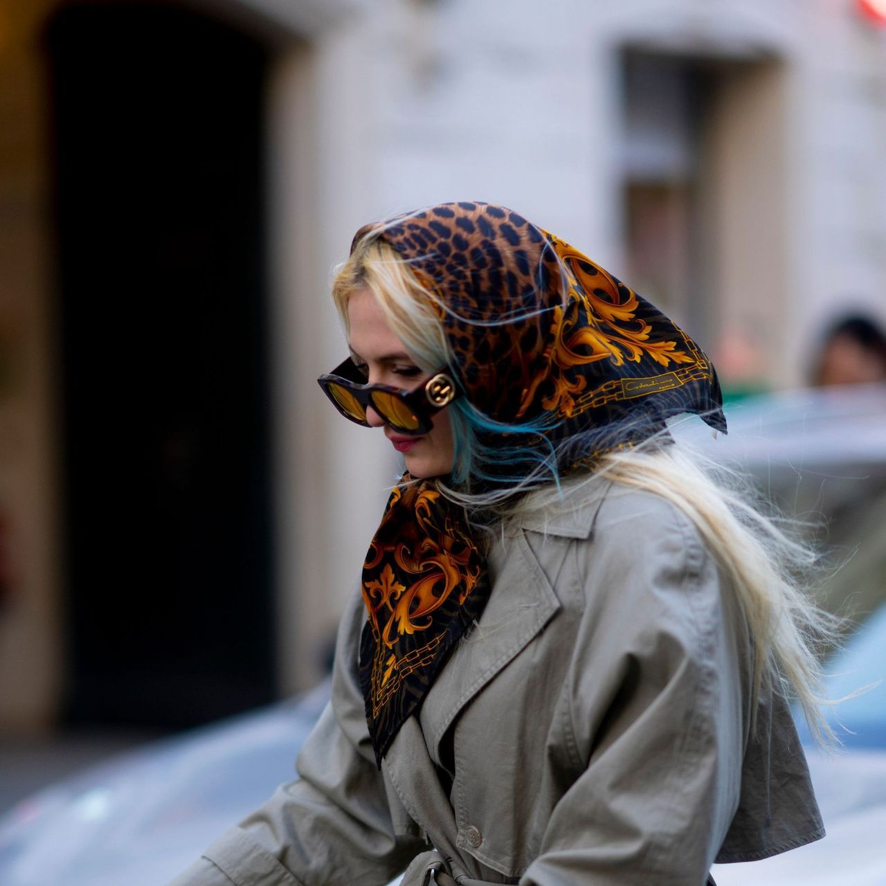 Leopard Print Scarf as a Chic Headwrap with Trench Coat Leopard Print Scarf as a Chic Headwrap with Trench Coat β Scarf Outfits