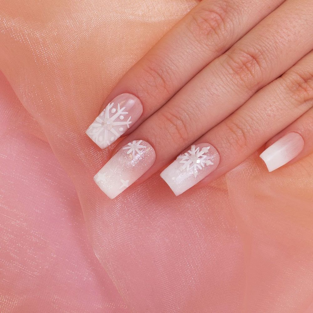 Festive Plaid Gold Line Oval Nails Festive Plaid Gold Line Oval Nails β Christmas Nail Colors 2026