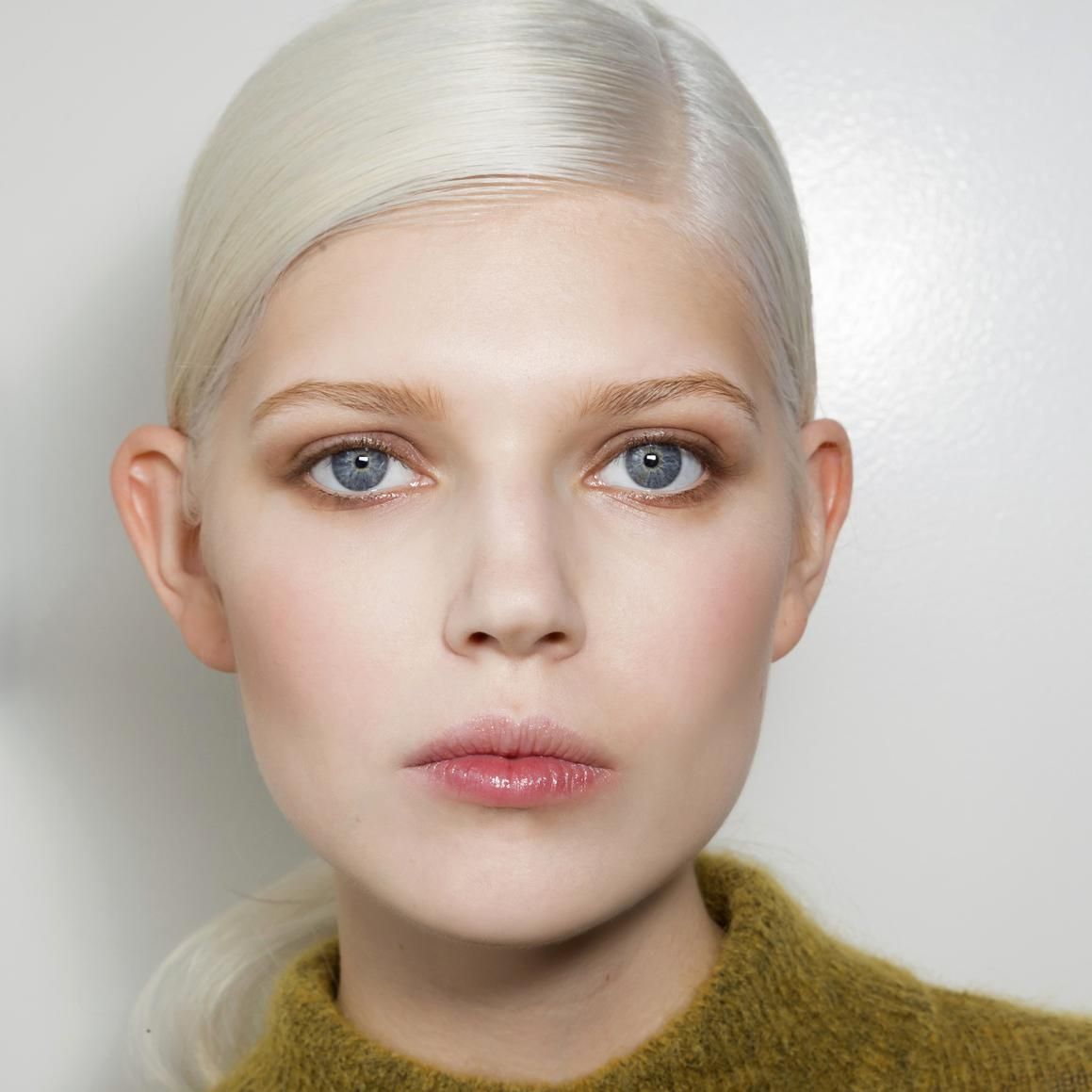 Uniform Platinum Bob With Blunt Bangs Uniform Platinum Bob With Blunt Bangs β Icy Blonde Hair