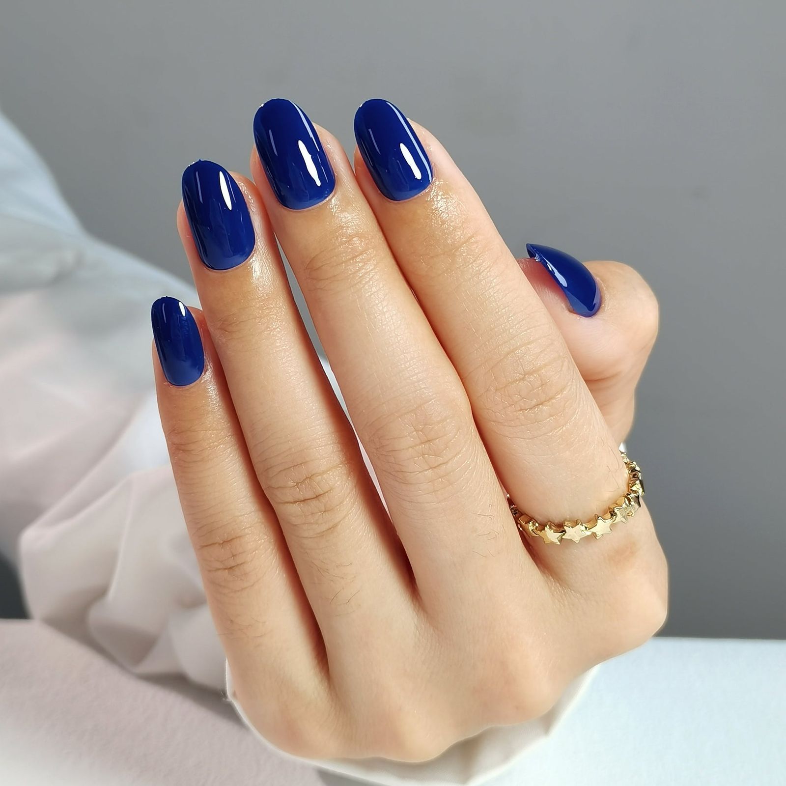 Deep Glossy Navy Blue Nails Deep Glossy Navy Blue Nails β Short Winter Gel Nails