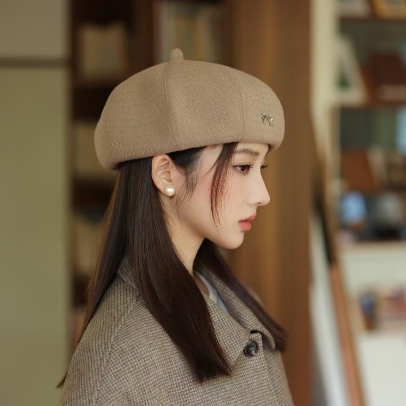 Beige Beret with Bow Detail and Tweed Coat for Smart Casual Autumn Style Beige Beret with Bow Detail and Tweed Coat for Smart Casual Autumn Style β Beret Outfits
