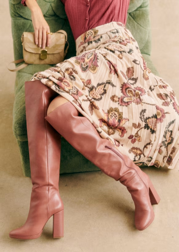Pink Leather Boots with Floral Skirt Pink Leather Boots with Floral Skirt β Knee High Boots Outfits