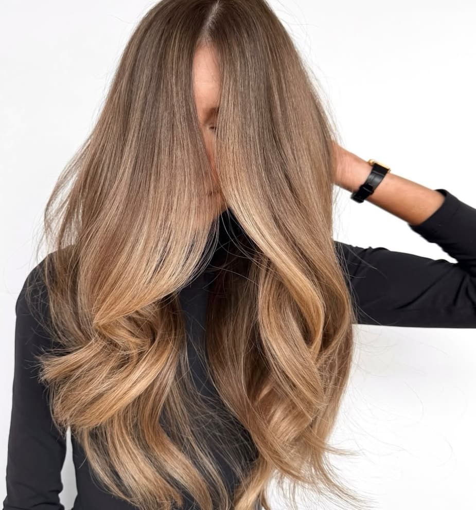Collarbone Beige Blonde Balayage — Winter Hair Colors for Blondes