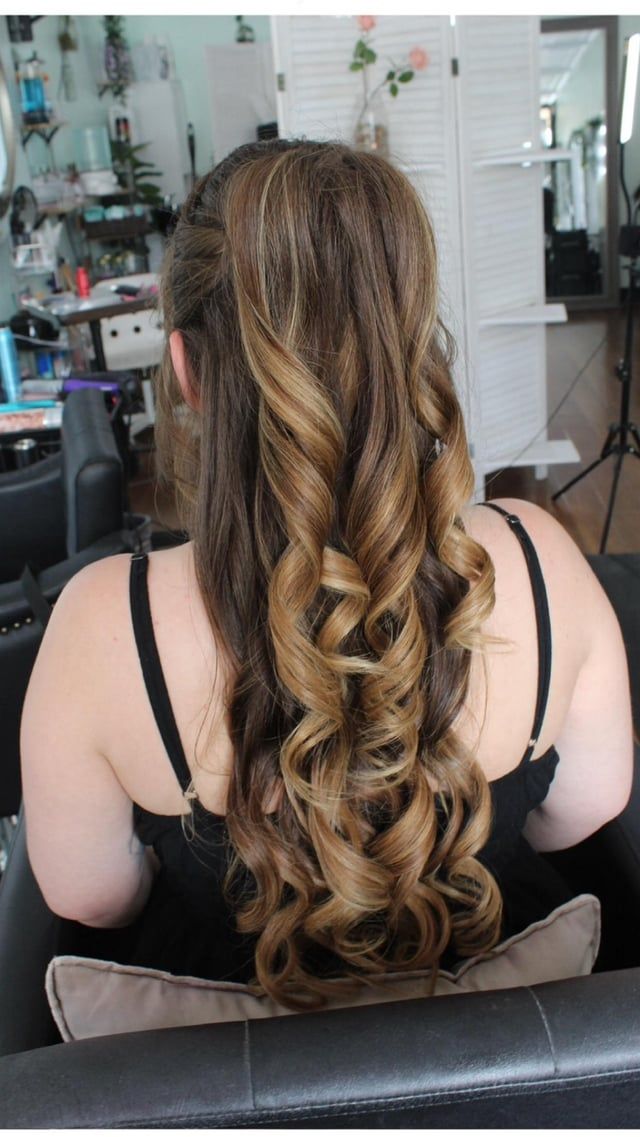 Honey Blonde With Lighter Highlights Visual Idea — Winter Half Up Half Down Hairstyles