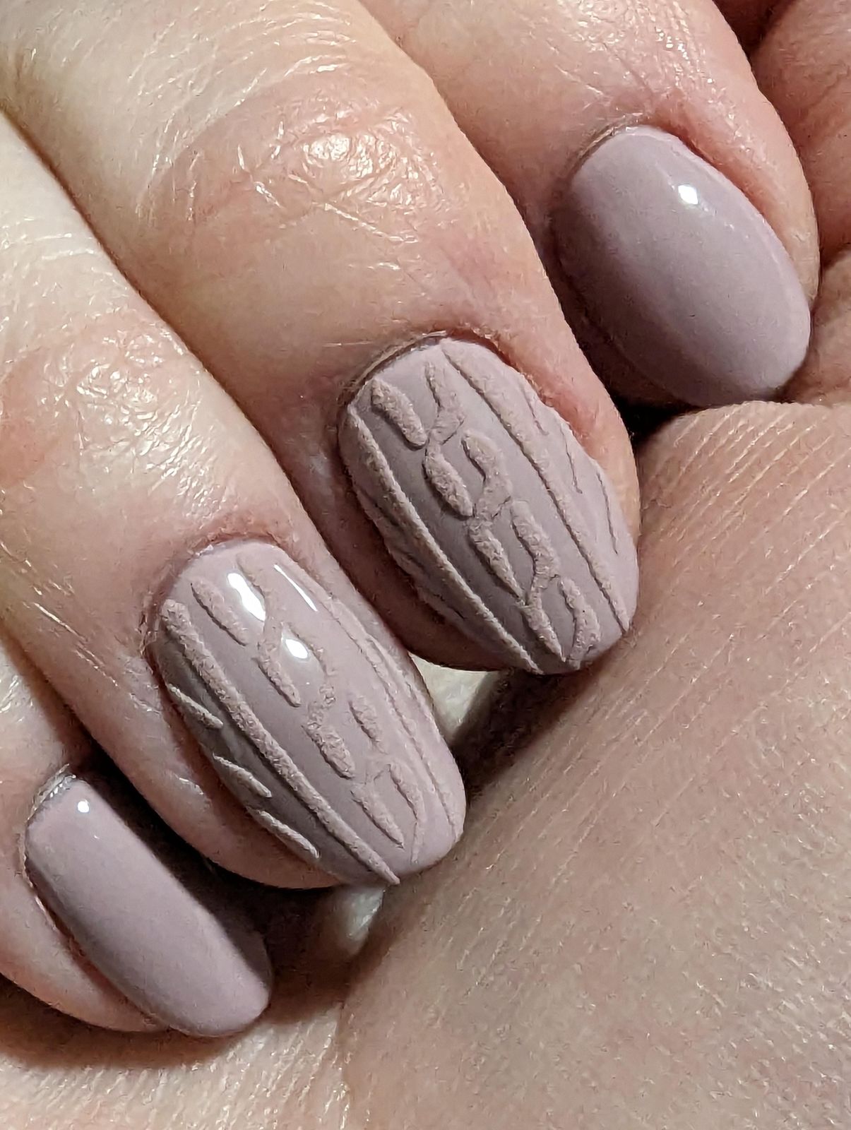 Short Oval Muted Mauve 3D Knit Nails Short Oval Muted Mauve 3D Knit Nails β Sweater Nails