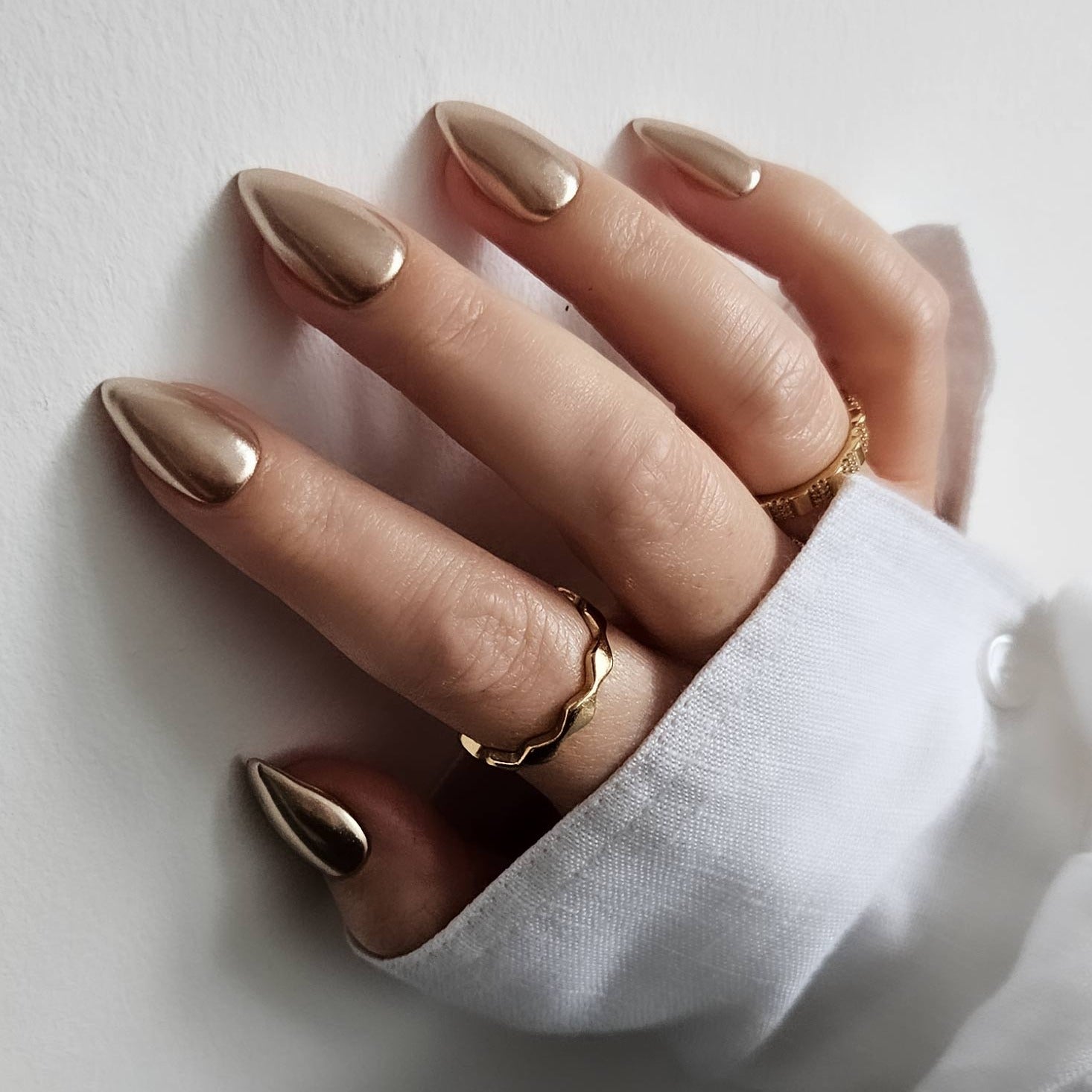 Intense Gold Chrome Medium Stiletto Nails Intense Gold Chrome Medium Stiletto Nails โ Winter Chrome Nails
