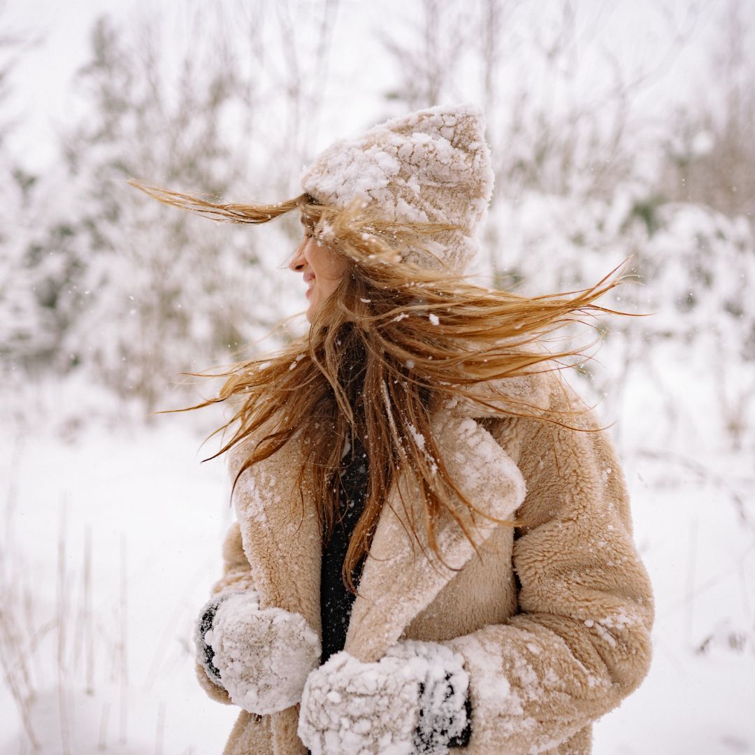 Wind-Blown Wavy Mid-Back Red — Winter Haircuts for Thin Hair