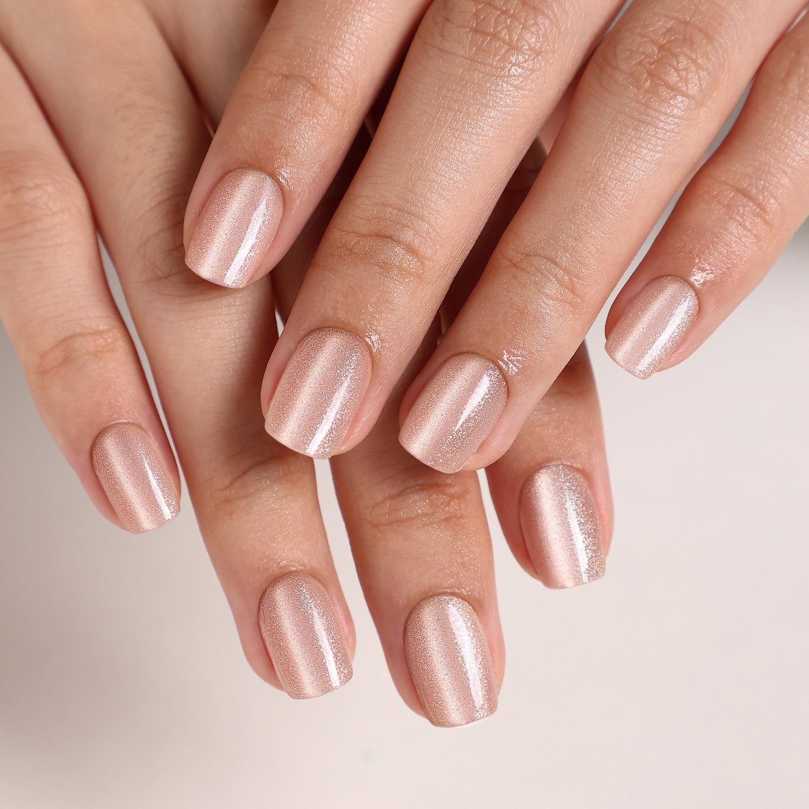 Champagne Cat-Eye Effect Champagne Cat-Eye Effect β Winter Champagne Nails