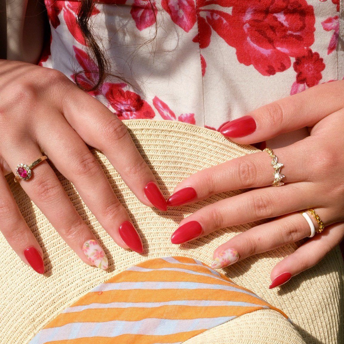 Medium Almond Cherry Red With Floral Art Medium Almond Cherry Red With Floral Art β Cherry Red Nails