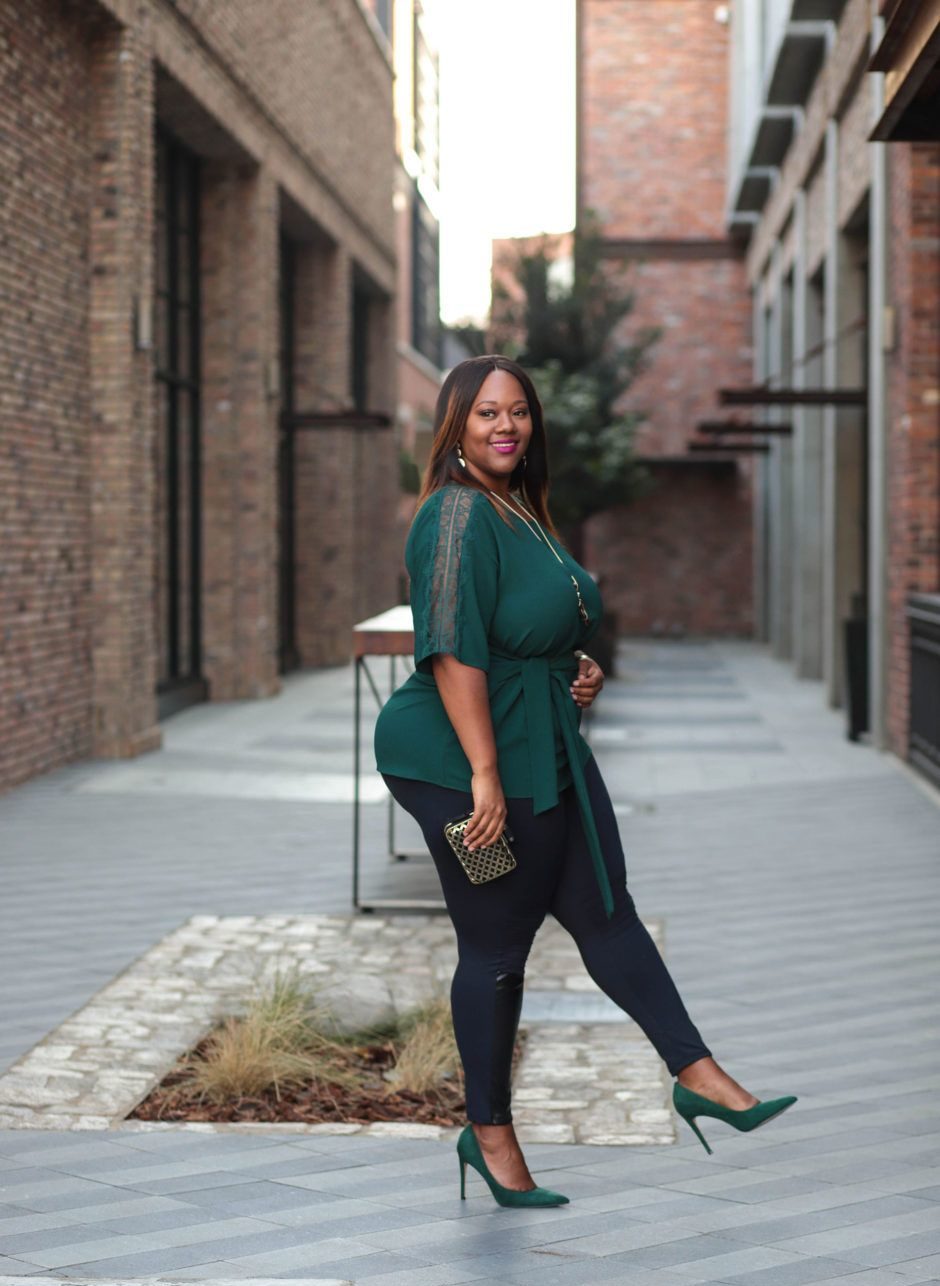 Elegant Belted Top with Skinny Jeans Elegant Belted Top with Skinny Jeans β Winter Outfits for Women Over 50