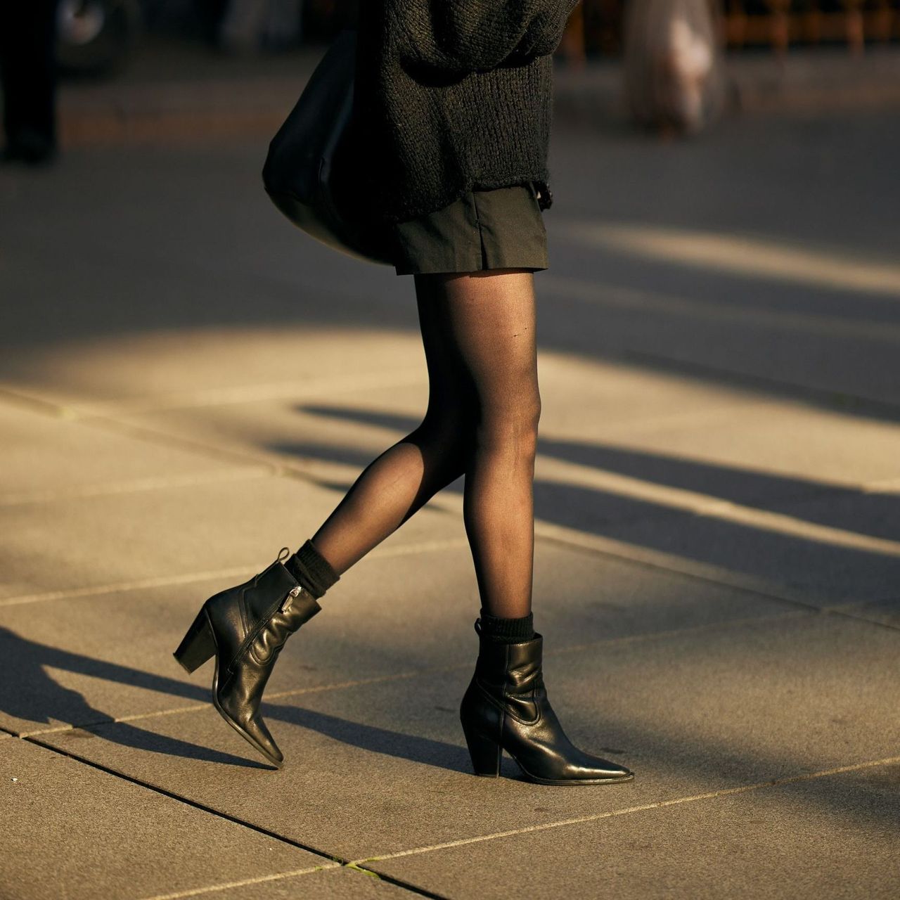 Pointed-Toe Boots with a Mini Skirt and Tights Pointed-Toe Boots with a Mini Skirt and Tights β Ankle Boots Outfits
