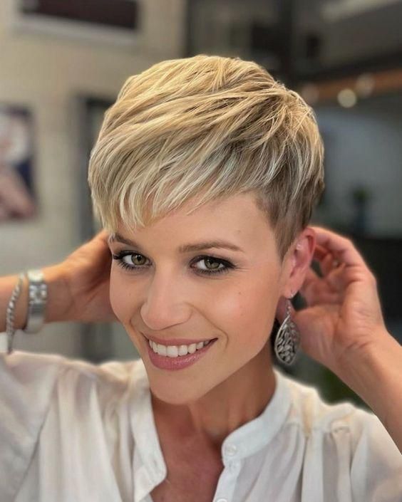 Textured Ash Blonde Pixie With Side Bangs Textured Ash Blonde Pixie With Side Bangs β Winter Hairstyles with Bangs