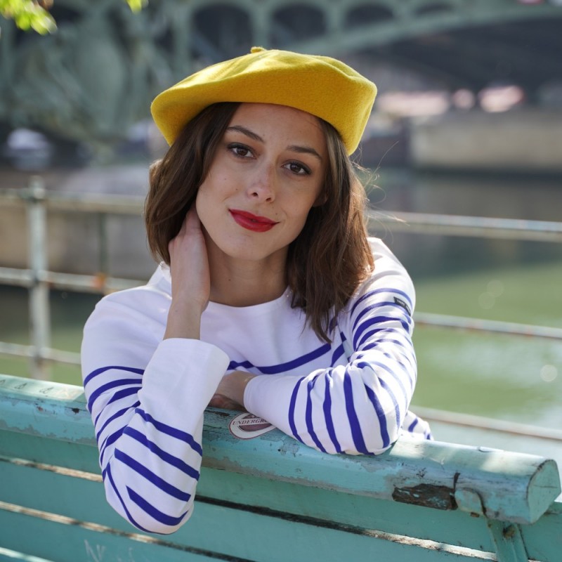 Bright Red Wool Beret and Pearl Earrings with a Crisp White Shirt Bright Red Wool Beret and Pearl Earrings with a Crisp White Shirt β Beret Outfits