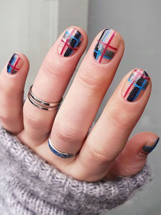 Tartan Pattern Glossy Oval Nails Tartan Pattern Glossy Oval Nails β Short Winter Acrylic Nails