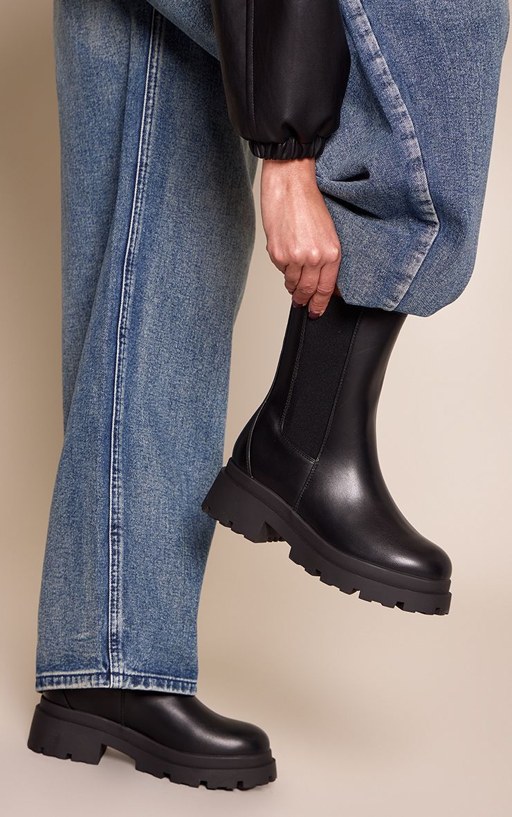 Bold Foundation: Chunky Chelsea Boots with Denim Bold Foundation: Chunky Chelsea Boots with Denim β Chelsea Boots Outfits
