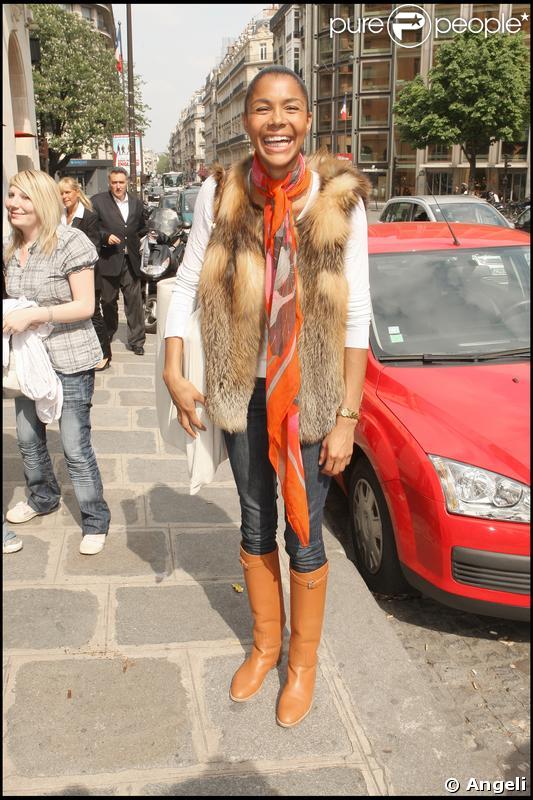 Tan Knee-High Boots with a Fur Vest for a Chic Casual Look Tan Knee-High Boots with a Fur Vest for a Chic Casual Look β Timberland Boots Outfits