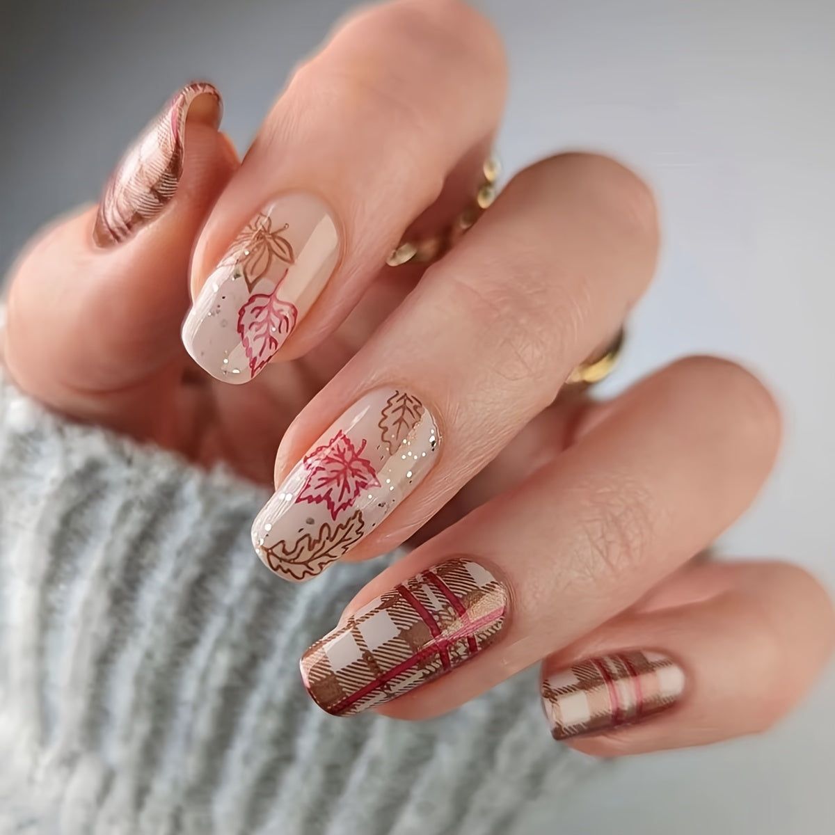 Glossy Glitter Visual Idea Glossy Glitter Visual Idea β Winter Plaid Nails