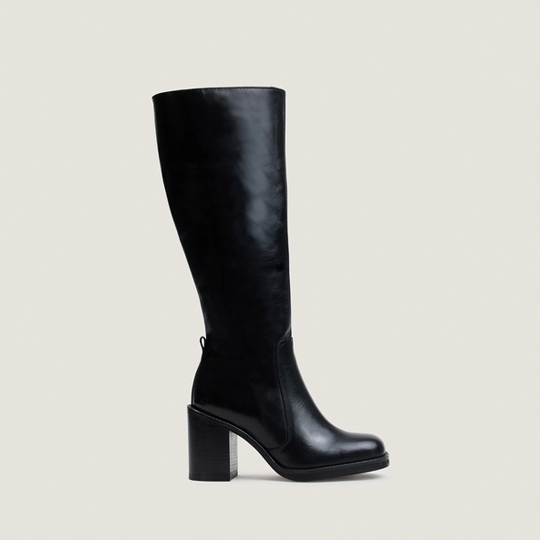 Minimalist Appeal: Block Heel Knee-High Boots Minimalist Appeal: Block Heel Knee-High Boots β Black Boots Outfits