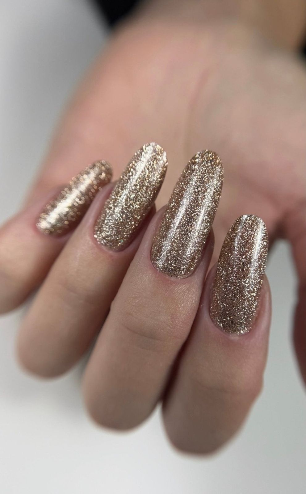 Glitter Visual Idea Glitter Visual Idea β Winter Champagne Nails