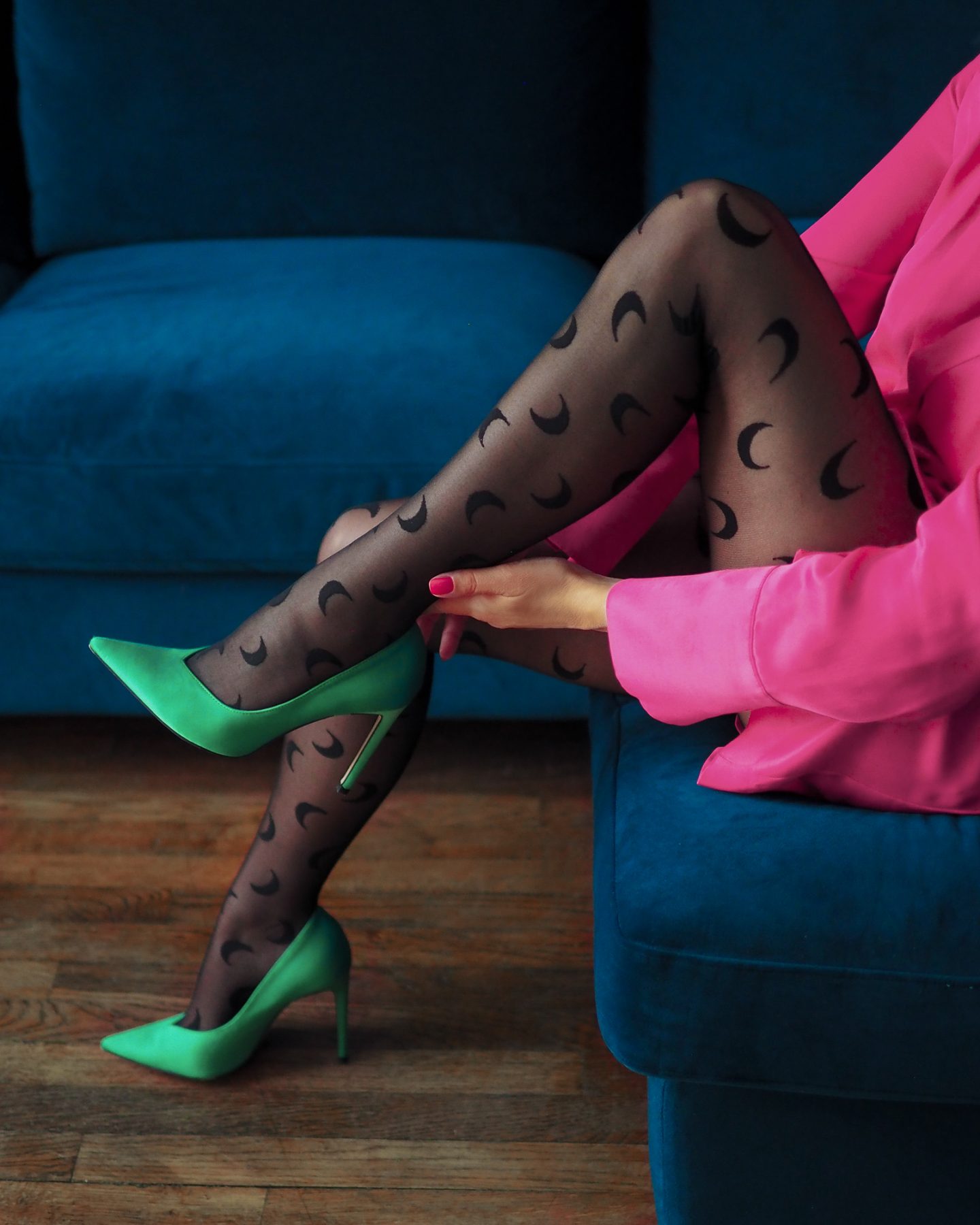 Moon Patterned Black Tights with Pink Blazer and Green Heels Moon Patterned Black Tights with Pink Blazer and Green Heels β Tights Outfits