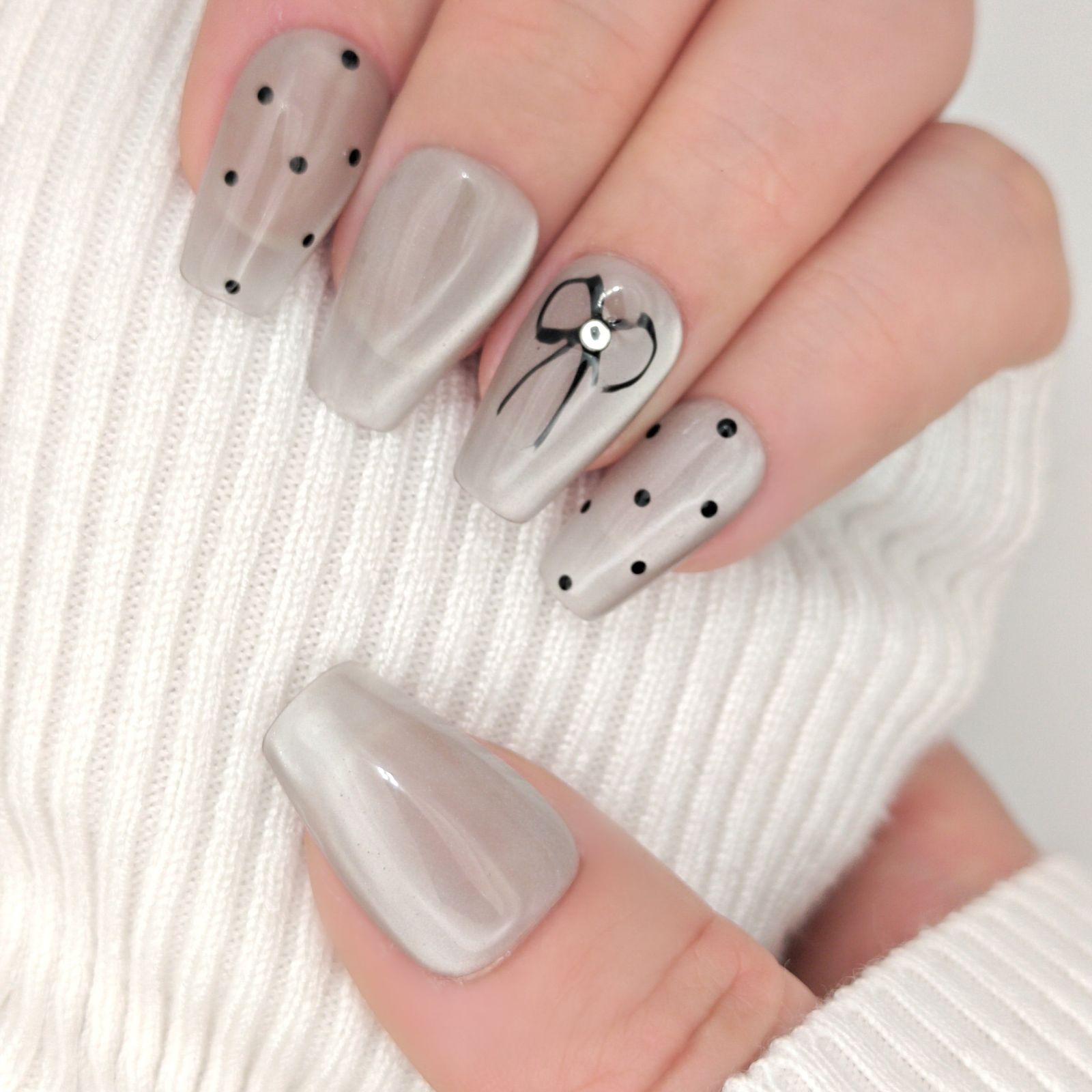 Cat-Eye Glossy Visual Idea Cat-Eye Glossy Visual Idea β Winter Bow Nails