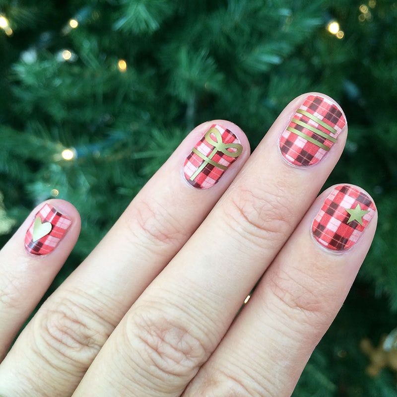Winter Christmas Visual Idea Winter Christmas Visual Idea β Winter Plaid Nails