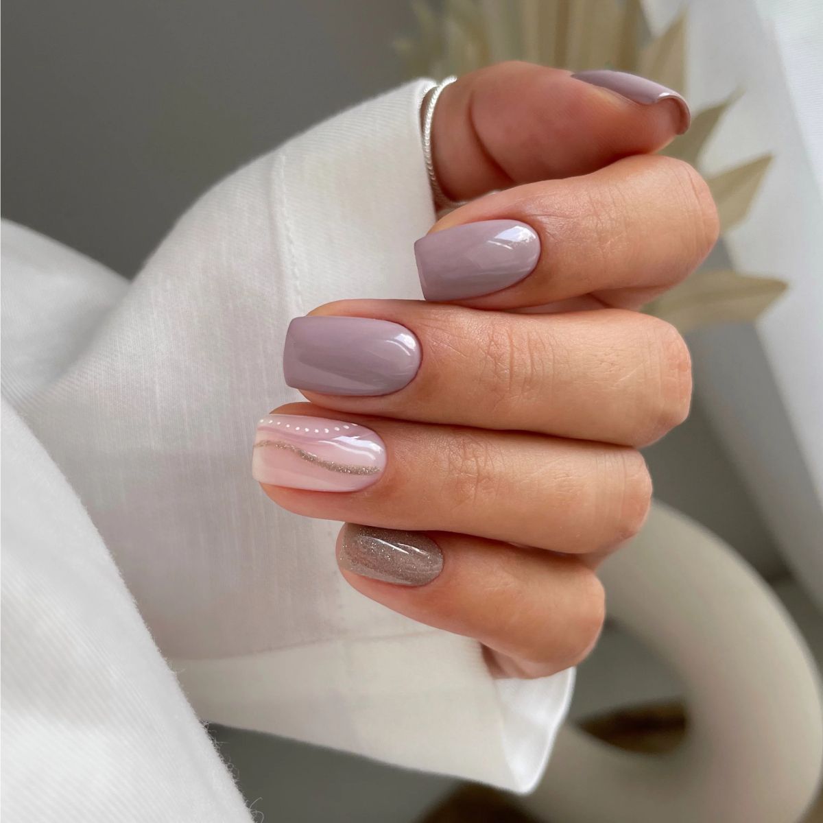 Sheer Nude Metallic Gold French Tips Sheer Nude Metallic Gold French Tips β Simple Short Winter Nails
