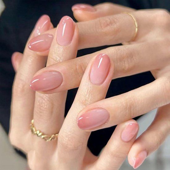 Pink to Nude Ombre Glossy Short Oval Pink to Nude Ombre Glossy Short Oval β Short Winter Oval Nails