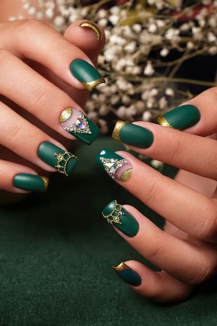 Matte Visual Idea Matte Visual Idea β Sparkly Winter Nails