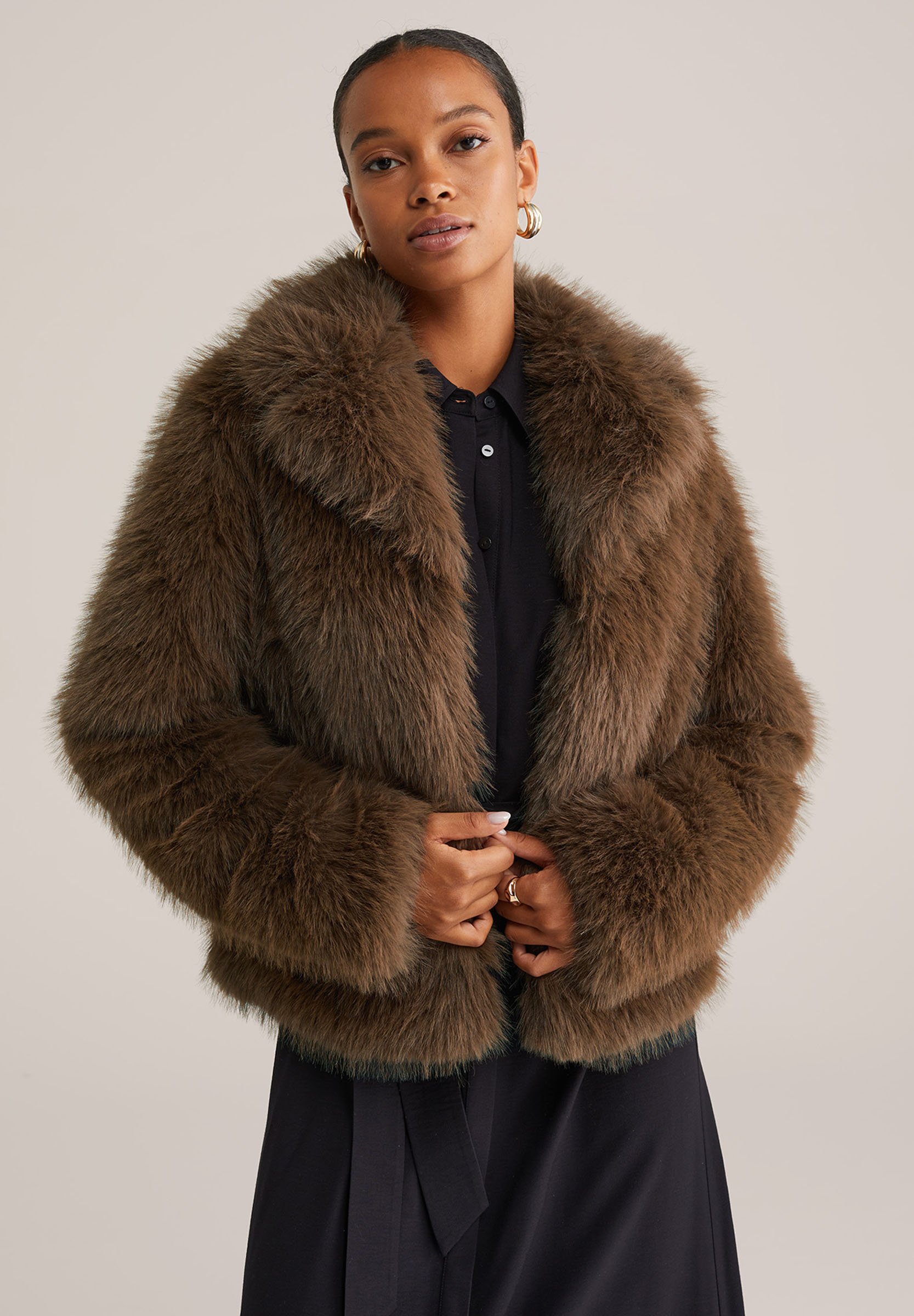 Textured Brown Faux Fur Jacket with Collared Shirt Textured Brown Faux Fur Jacket with Collared Shirt โ Faux Fur Coat Outfits
