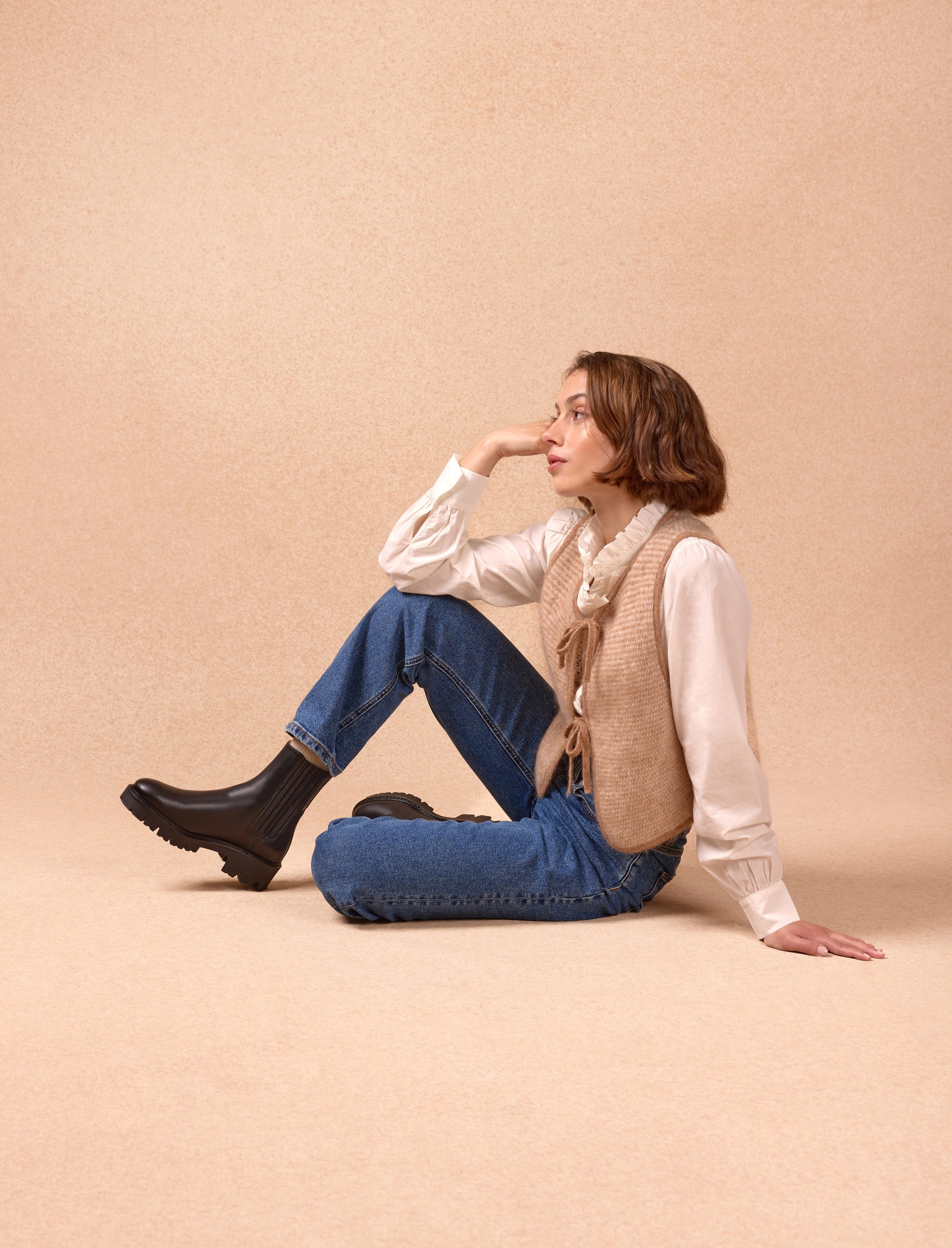 Casual Comfort: Chelsea Boots with Denim and Knit Casual Comfort: Chelsea Boots with Denim and Knit β Black Boots Outfits