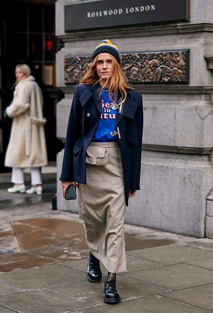 Striped Beanie with a Navy Blazer and Midi Skirt Striped Beanie with a Navy Blazer and Midi Skirt β Beanie Outfits